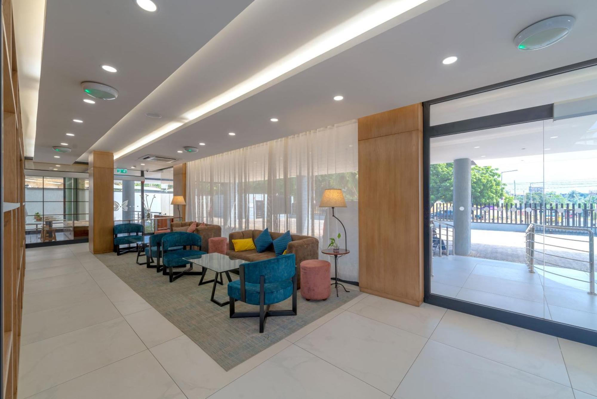 Eden Gardens Hotel アクラ エクステリア 写真