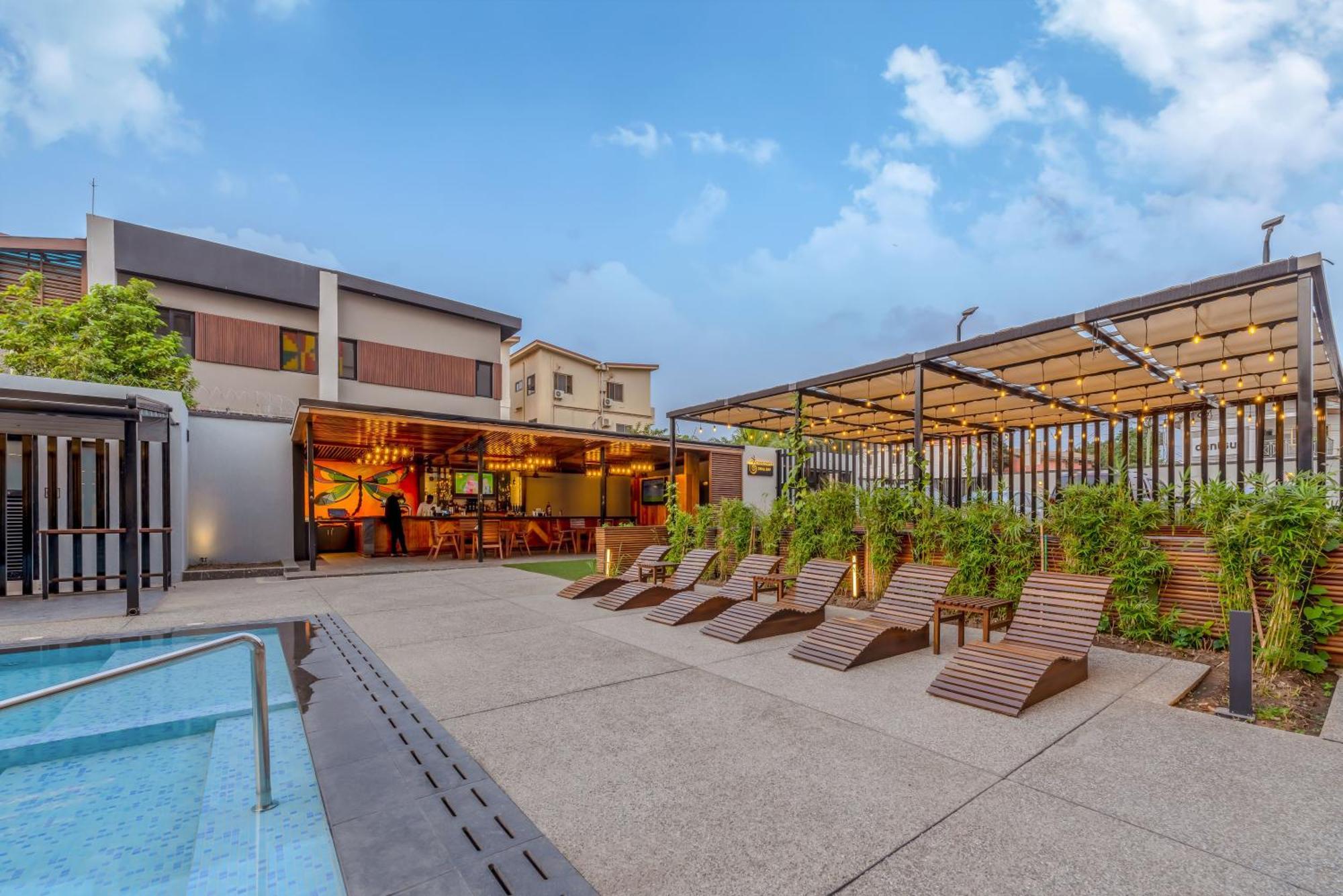 Eden Gardens Hotel アクラ エクステリア 写真