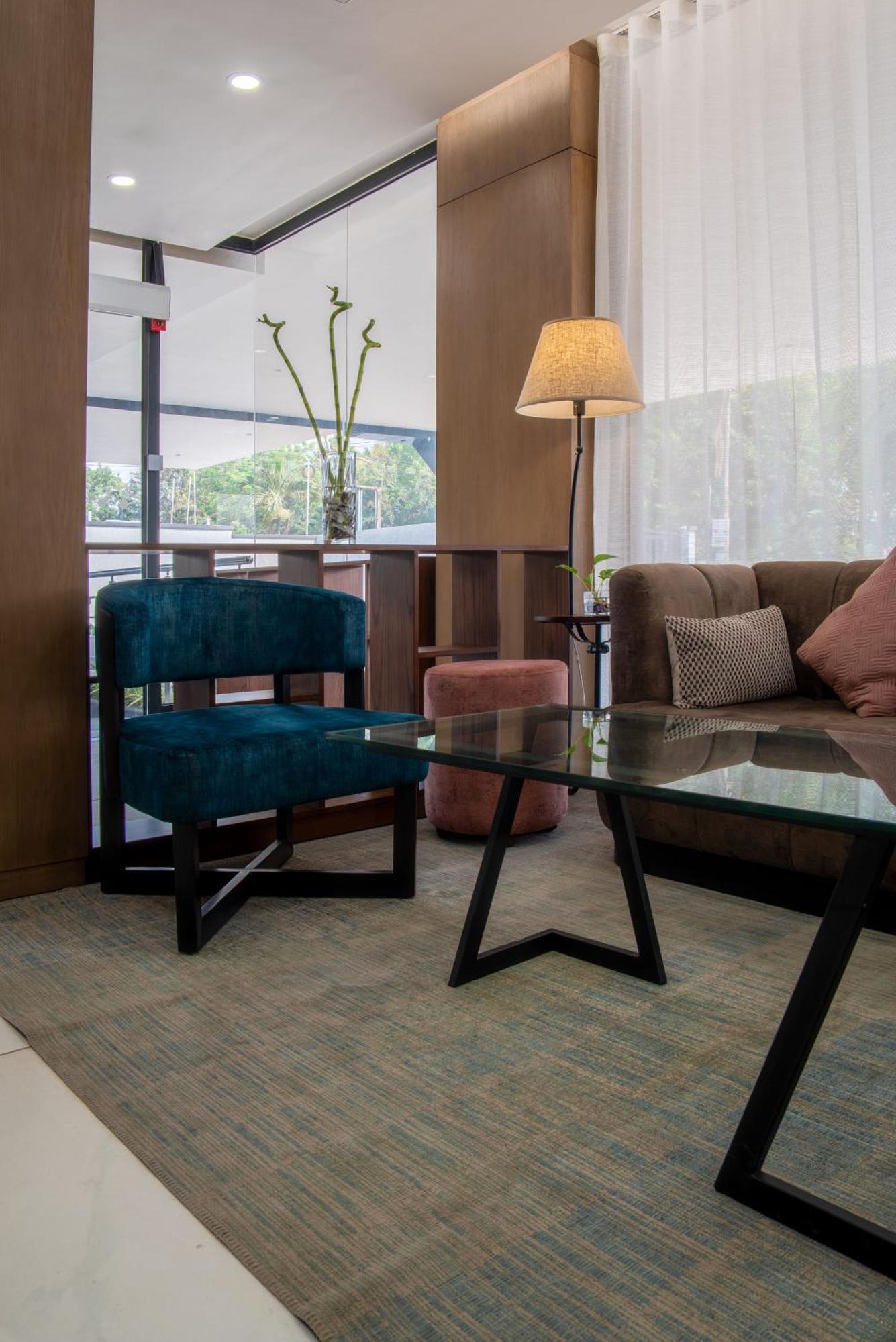 Eden Gardens Hotel アクラ エクステリア 写真